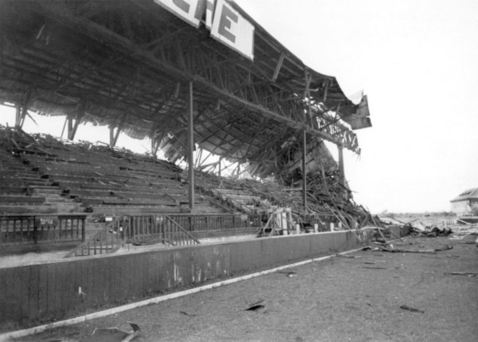 Zerstörte Haupttribüne. Quelle: Stadtarchiv München, FS-WKII-STR-1131