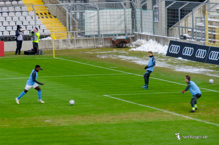 Mereveille-Biankadi-TSV-1860-Aufwärmen-Derby-FC-Bayern-ii