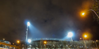 Grünwalder Stadion mit Flutlicht