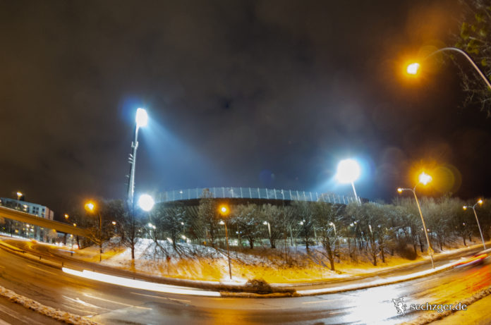 Grünwalder Stadion mit Flutlicht