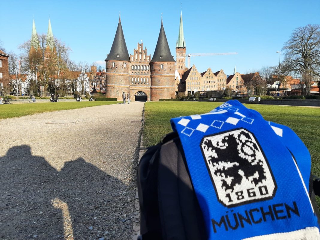 TSV 1860 München Fanschal am Holstentor in Lübeck