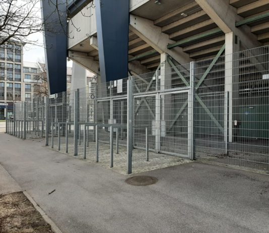 Einlass Stehhalle