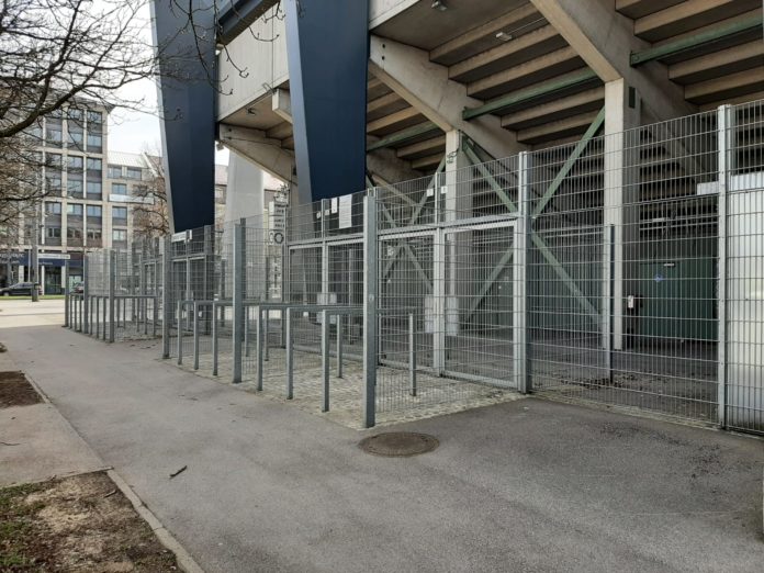 Einlass Stehhalle