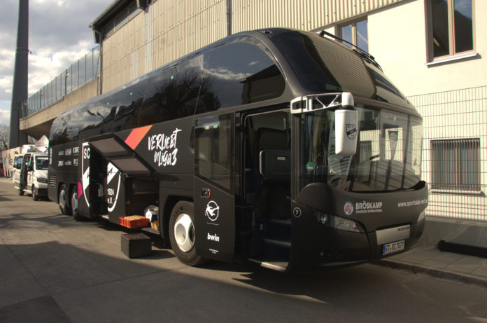 Mannschaftsbus SC Verl 3.Liga Grünwalder Stadion