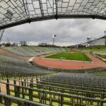 Dach vom Olympiapark wird für über 80 Millionen Euro saniert Blick in das Olympiastadion München aus der Südkurve mit Zeltdach
