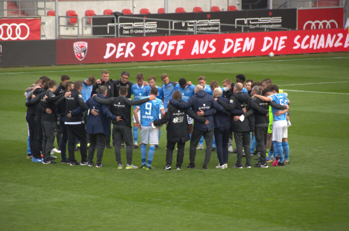 Spielerkreis TSV 1860 München nach Niederlage in Ingolstadt