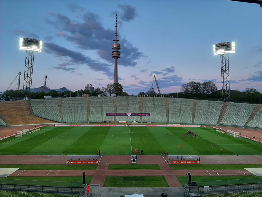FLutlicht Olympiastadion beim Heimspiel von Türkgücü München gegen den SC Verl