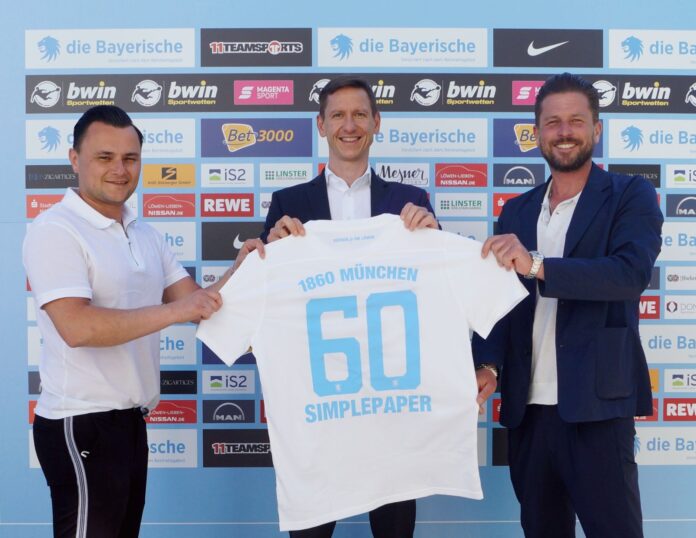 SIMPLEPAPER ist neuer PremiumPartner beim TSV 1860 München (Bild mit Nicolai Pfeifer)