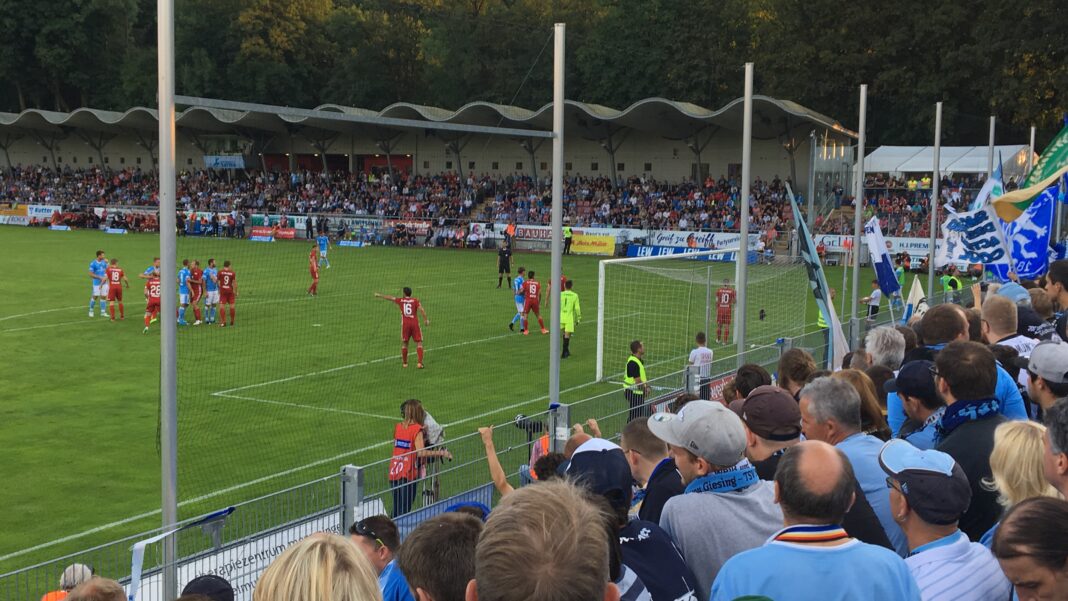13.7.2017 FC Memmingen-TSV 1860, Eckball für die Löwen 13.7.2017 FC Memmingen - TSV 1860