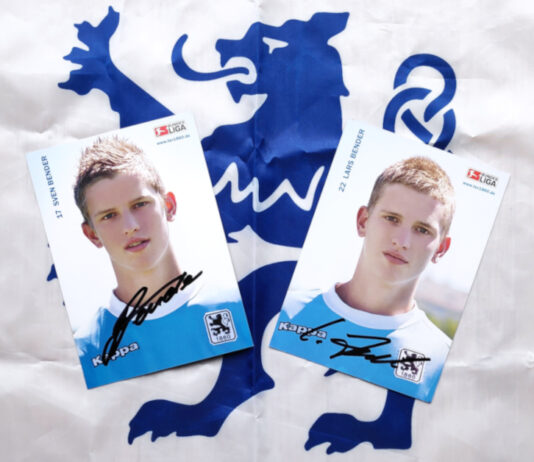 Lars & Sven Bender auf Löwen Fahne TSV 1860 München Autogrammkarten