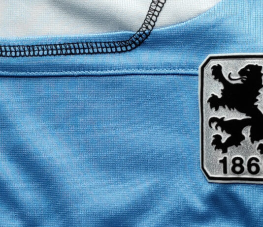 Wappen TSV 1860 auf Uhlsport-Trikot Aufstellung Wunschaufstellung Löwen Wunschaufstellungen fc sv