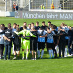 TSV 1860: Durchwachsenes Wochenende für die Löwen Mannschaftskreis der Löwen nach dem Spiel gegen den FSV Zwickau