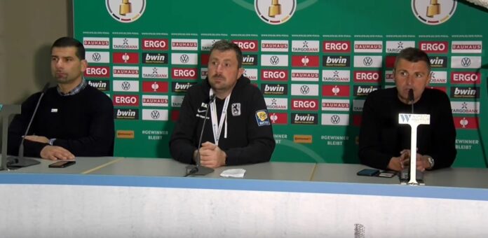 Michael Köllner auf der PK Nach dem Sieg gegen den FC Schalke 04