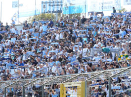 Westkurve mit Zuschauern im Grünwalder Stadion beim TSV 1860 München
