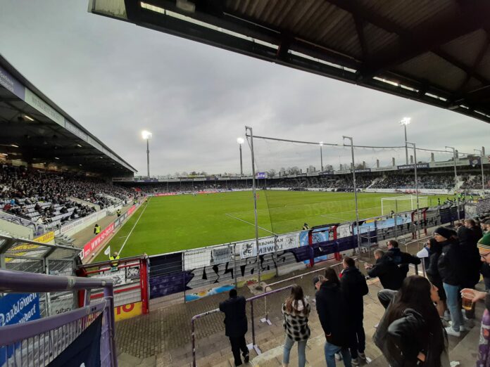 Duell VfL Osnabrück TSV 1860 München 2021 22 Stadion Bremer Brücke