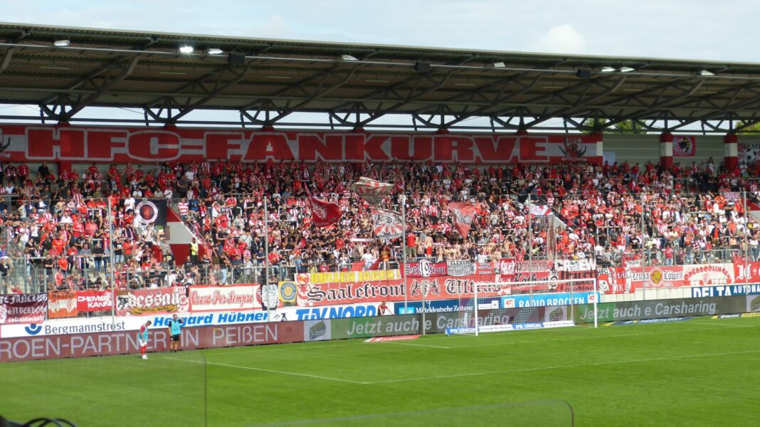 Fans Hallescher FC gegen den TSV 1860 München