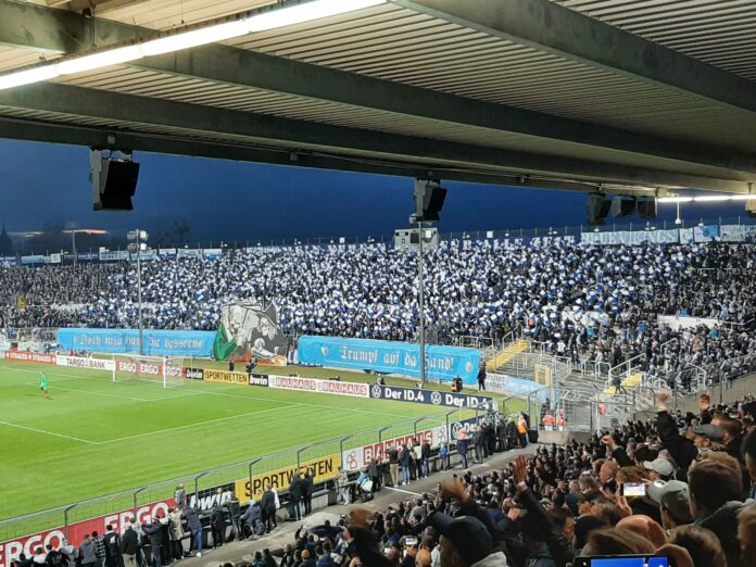 Choreo TSV 1860 München gegen Schalke 04 im DFB-Pokal