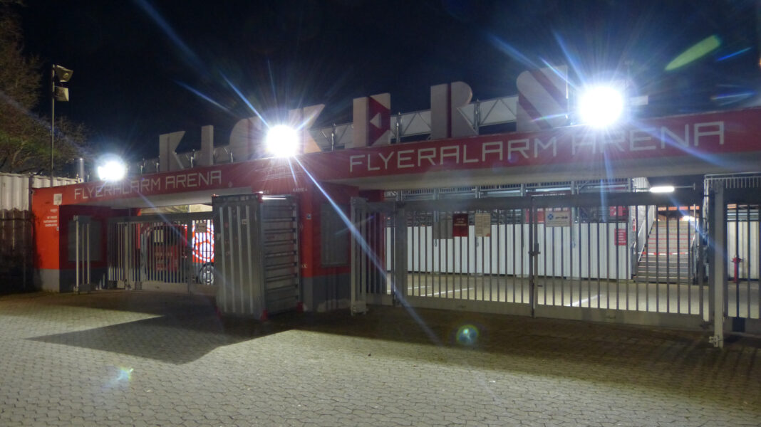 Eingangstore der Flyeralarm Arena, ursprünglich Stadion am Dallenberg.