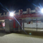 Auftakt zum 24. Spieltag: Kickers spielen unentschieden gegen Freiburg Eingangstore der Flyeralarm Arena, ursprünglich Stadion am Dallenberg.