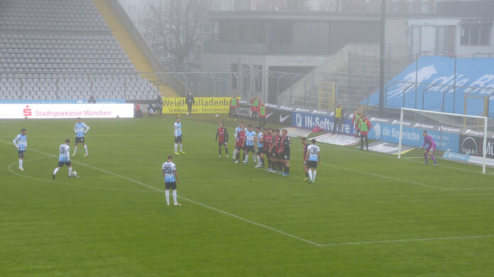 Richy Neudecker und Stefan Lex erzielen das Siegtor des TSV 1860 gegen den SV Wehen Wiesbaden