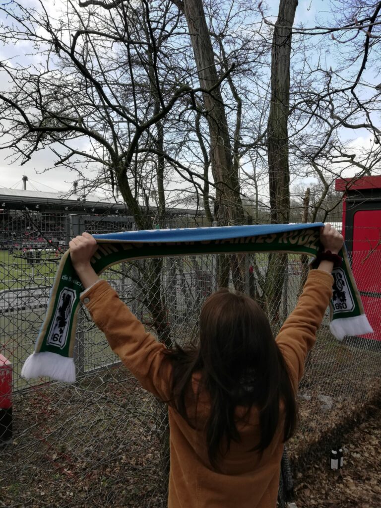 Fan Des TSV 1860 München Vor Dem Sportpark Höhenberg Ohne Karte Beim Spiel Gegen Viktoria Köln