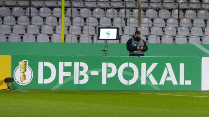 Videobeweis Premiere Für Den TSV 1860 München Gegen Den Karlsruher SC Im DFB Pokal Achtelfinale 2021 22