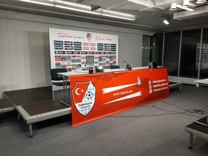 Türkgücü München TSV 1860 Olympiastadion 20220216 (57)