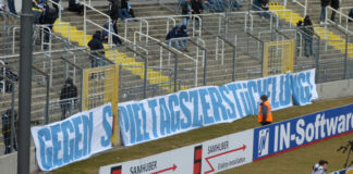 Banner der Fans des TSV 1860 München gegen Spieltagszerstückelung und Montagsspiele