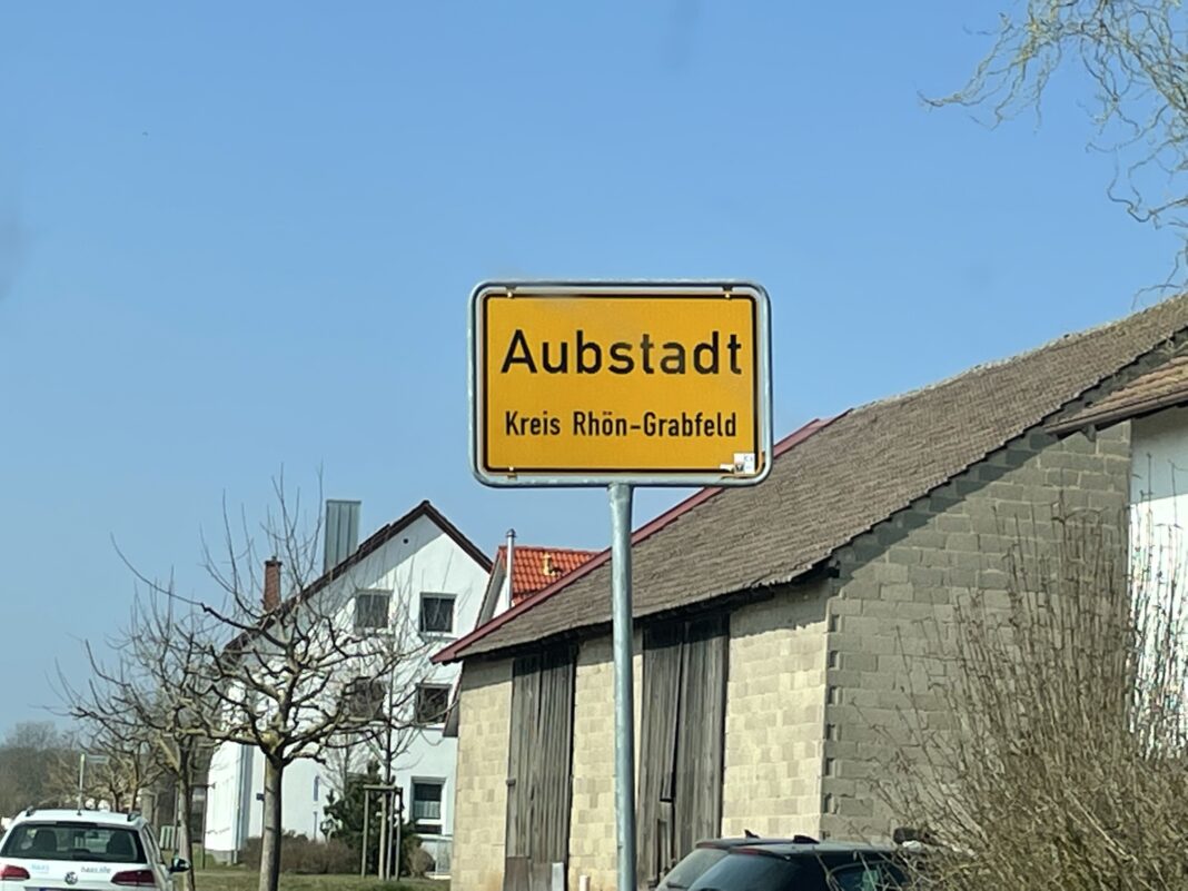 828C7F99 04A6 4EE8 9EB3 DAE992C814CF Ortsschild Aubstadt
