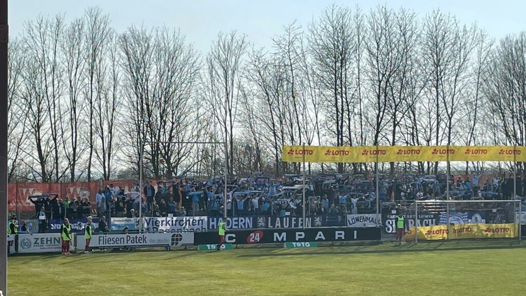 Fans des TSV 1860 München beim TSV Aubstadt im Toto-Pokal Halbfinale