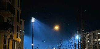 grünwalder stadion mit flutlicht blick von der tegernseer landstraße in richtung stehhalle