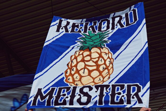 Doppelhalter Rekordmeister Goldene Ananas TSV 1860 München