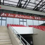 Endlich geschafft: Rot-Weiss Essen steigt in Liga 3 auf An der Hafenstraße RWE Spruch im Stadion von Rot-Weiß Essen