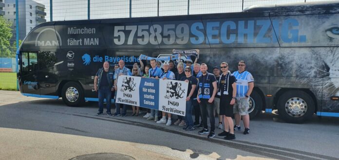 1860 Nordlöwen Vor Mannschaftsbus Des TSV 1860 München