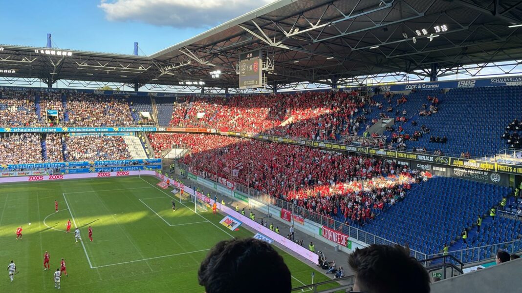 Rot-Weiß Essen beim Auswärtsspiel in Duisburg