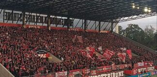 Die Heimkurve von Rot-Weiß Essen beim Montagsspiel gegen den FC Saarbrücken