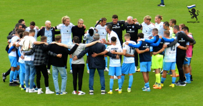 TSV 1860 MSV Duisburg 20220903 (128) TSV 1860 Spielerkreis Elf Löwen