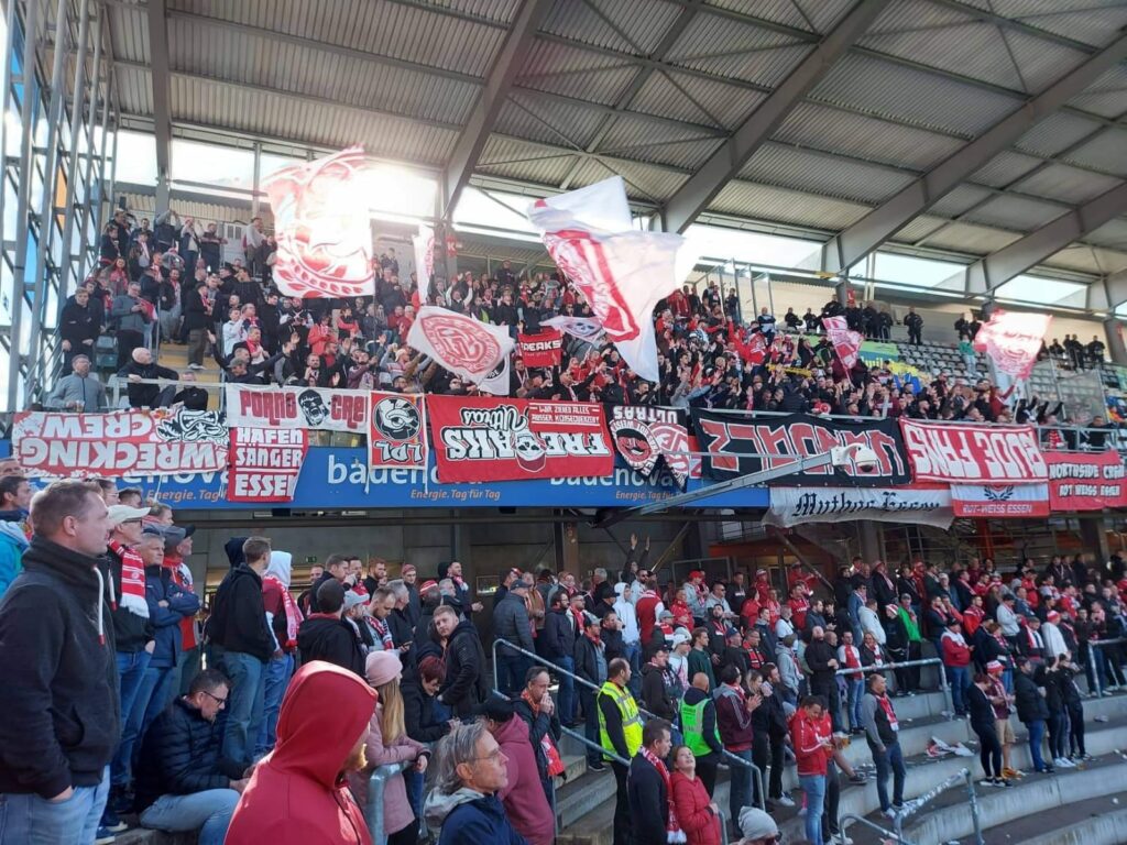 Rot Weiß Essen Auswärtsfans Im Dreisamstadion Gegen SC Freiburg II