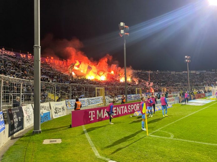 TSV 1860 München RWE Rot Weiss Essen 20221114 (124) TSV 1860 München RWE Rot Weiss Essen 20221114 (124) Pyrotechnik Westkurve