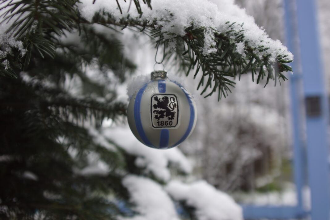 Symbolbild Weihnachten TSV 1860 München Christbaumkugel Schnee