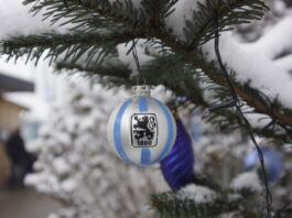 Symbolbild Weihnachten TSV 1860 München Christbaumkugel Schnee Trainingsgelände