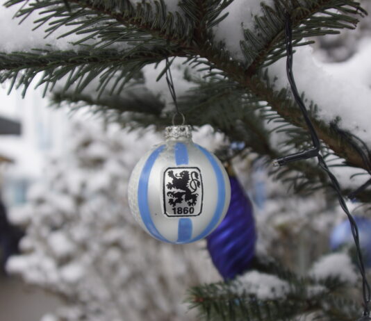 Symbolbild Weihnachten TSV 1860 München Christbaumkugel Schnee Trainingsgelände