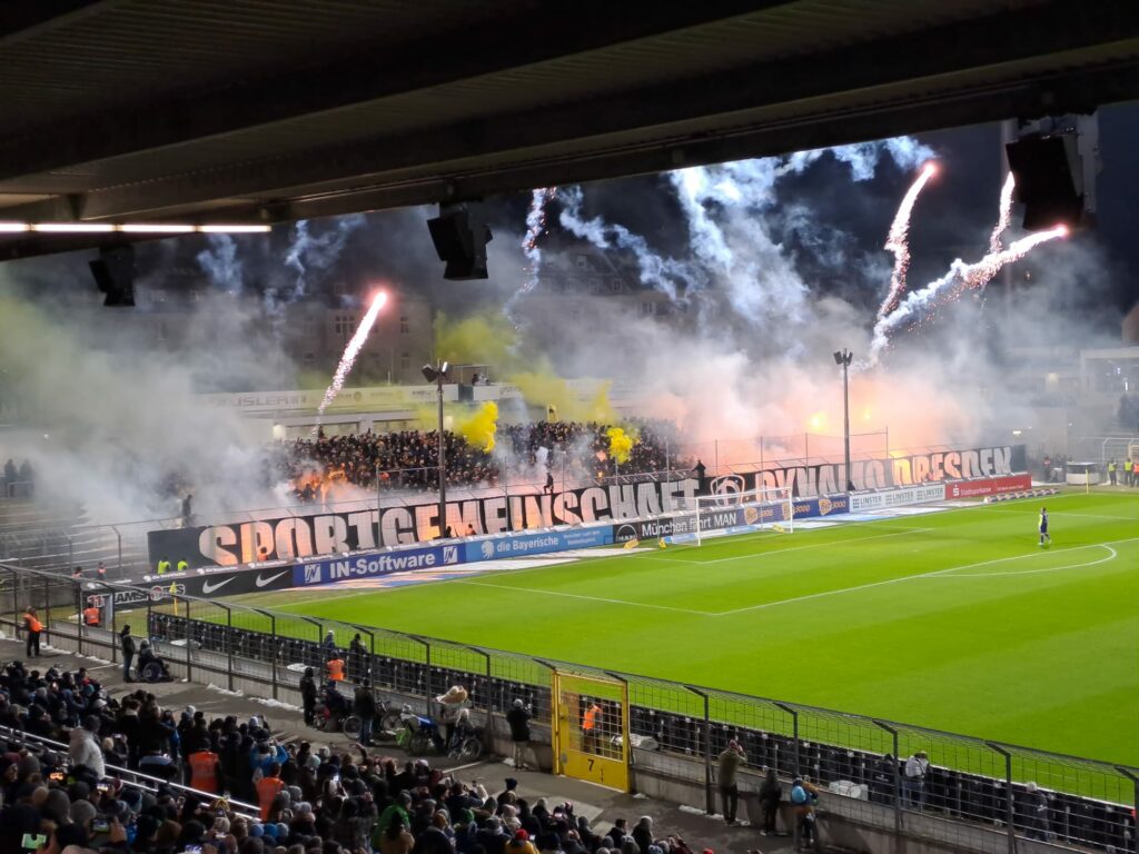 Pyroshow SG Dynamo Dresden Gegen Den TSV 1860 München Im Grünwalder Stadion
