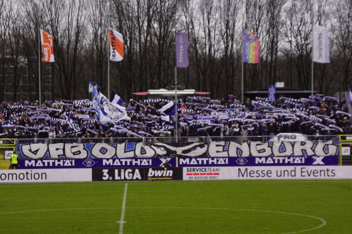 Fanszene VfB Oldenburg beim Spiel gegen den TSV 1860 München 21-Spieltag 3-Liga 2022-23