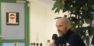 Günther Gorenzel bei der Pressekonferenz des VfB Oldenburg nach dem Spiel gegen den TSV 1860 München