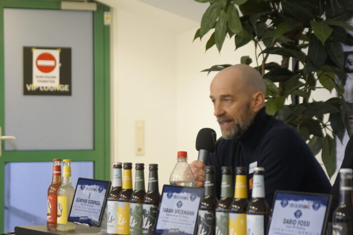 Günther Gorenzel bei der Pressekonferenz des VfB Oldenburg nach dem Spiel gegen den TSV 1860 München Günther Gorenzel bei der Pressekonferenz des VfB Oldenburg nach dem Spiel gegen den TSV 1860 München