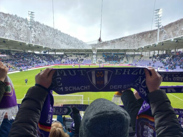 Erzgebirge Aue FC Saarbrücken Blick Auf Das Spielfeld Aus Der Heimkurve
