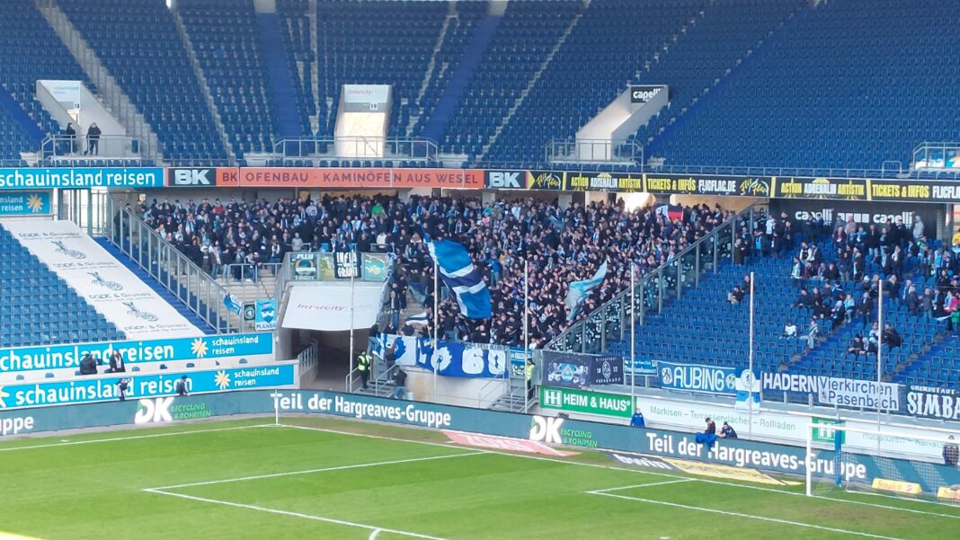 MSV Duisburg TSV 1860 München 26.Spieltag 2022 23 Gästeblock Löwenfans