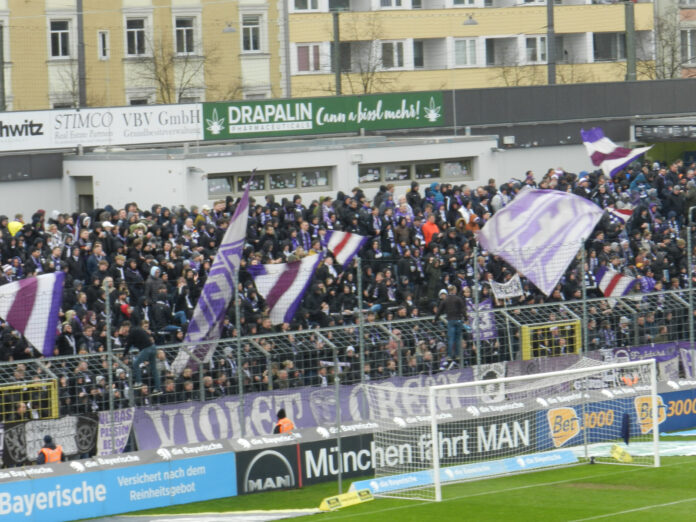VfL Osnabrück im Gästeblock an der GWS
