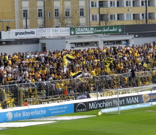 Fans der SpVgg Bayreuth im GWS 22/23